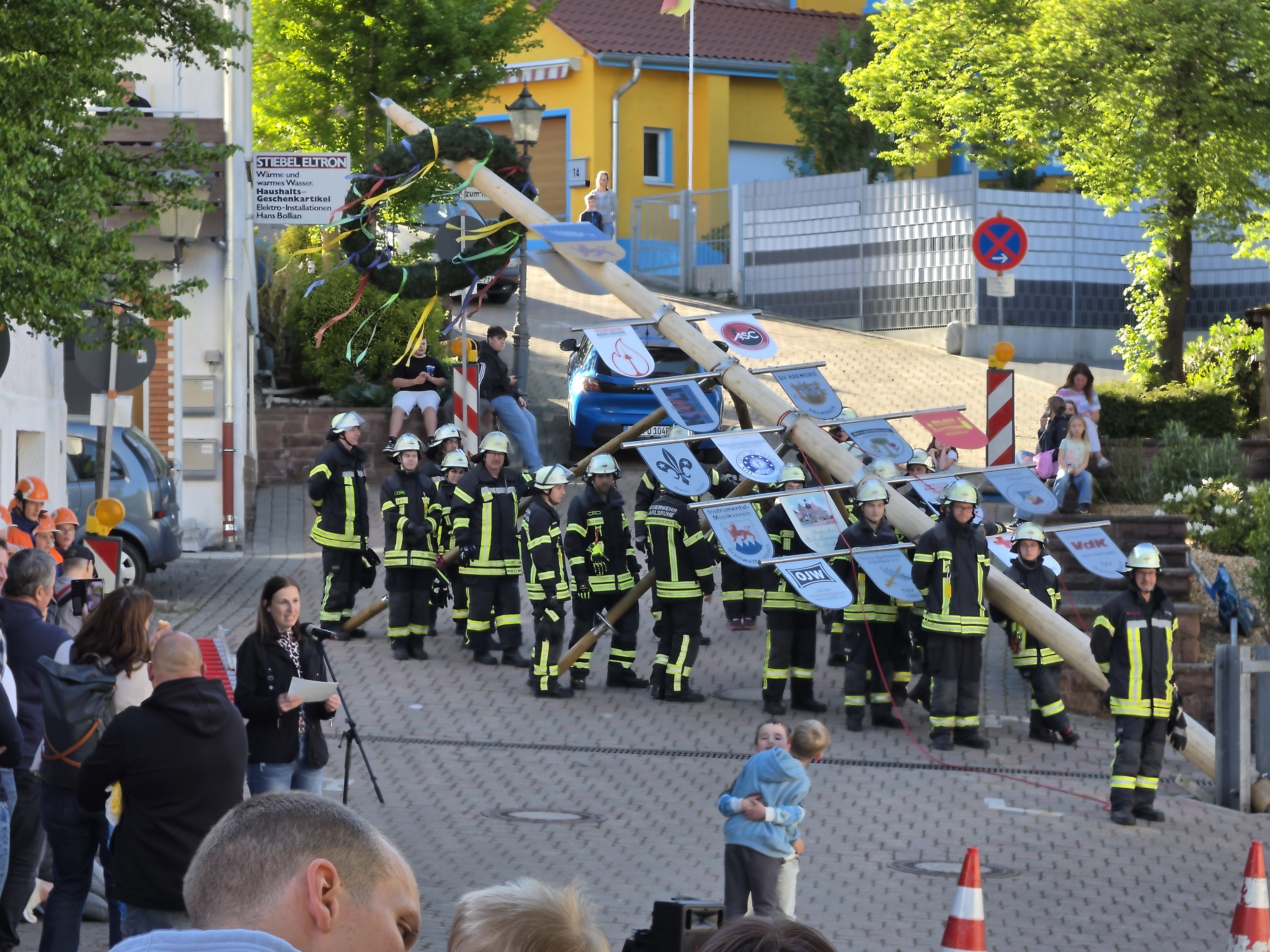 Maibaumstellen in Wettersbach – ein Abend voller Tradition & guter Laune
